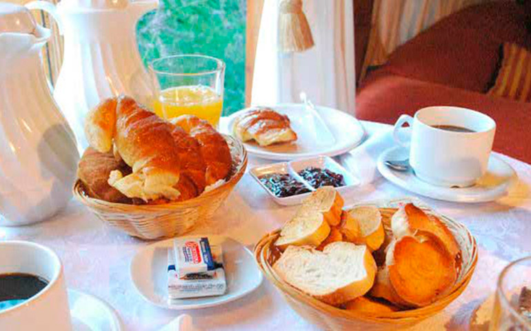 desayuno con facturas